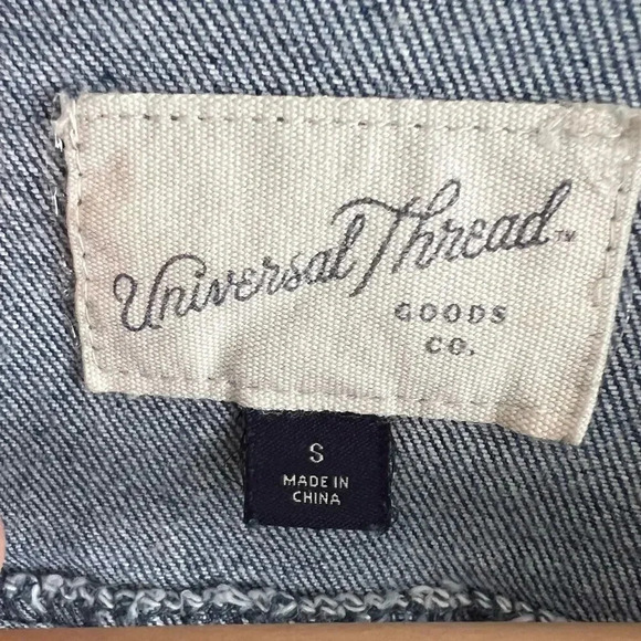 Universal Thread Medium Wash Lightly Distressed
Jean Jacket Size Small - Picture 7 of 14
